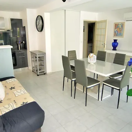 Apartment Modern With Terrace And 5 Min Away